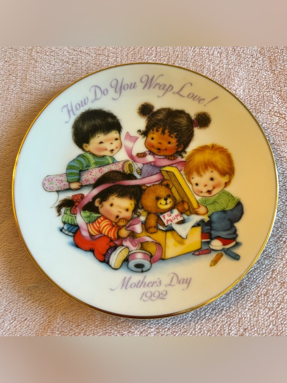 Avon Mother’s Day 1992 “How Do You Wrap Love” porcelain plate 22k gold trim
